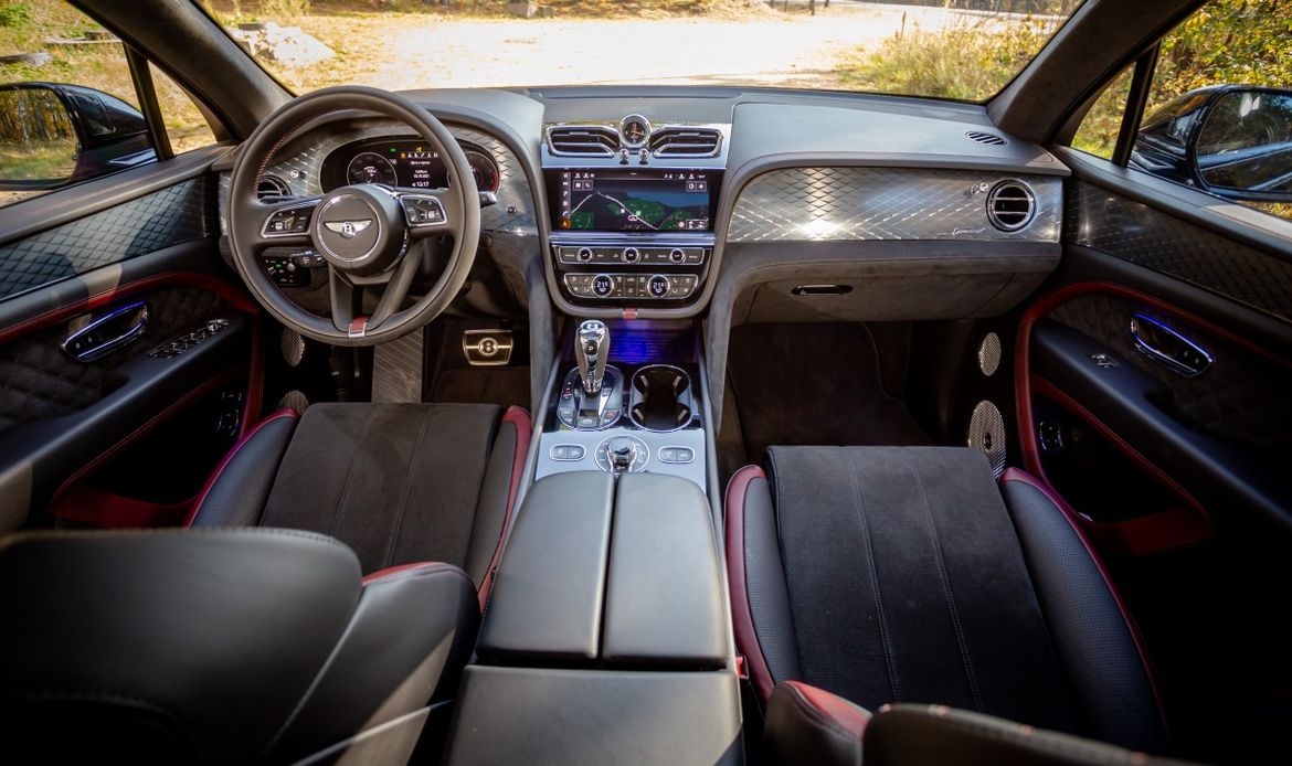 «Осенний тур» Bentley. Экспресс-тест новых Bentayga Speed и Flying Spur: быть и казаться