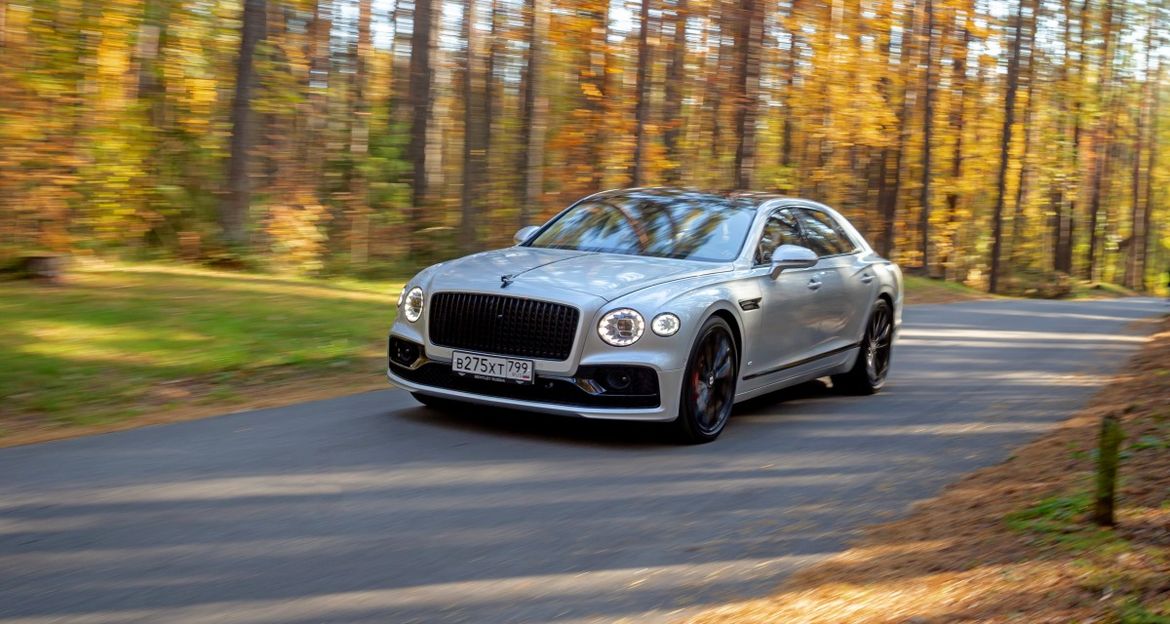 «Осенний тур» Bentley. Экспресс-тест новых Bentayga Speed и Flying Spur: быть и казаться