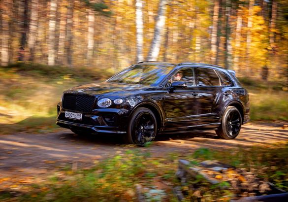 «Осенний тур» Bentley. Экспресс-тест новых Bentayga Speed и Flying Spur: быть и казаться