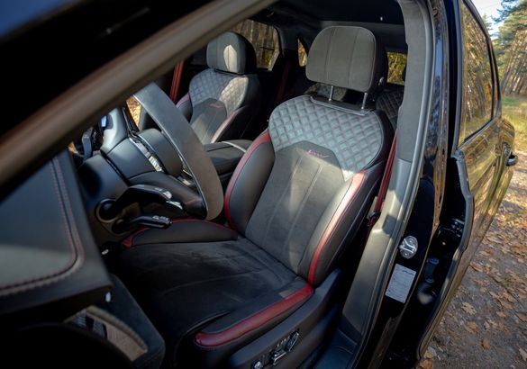 «Осенний тур» Bentley. Экспресс-тест новых Bentayga Speed и Flying Spur: быть и казаться