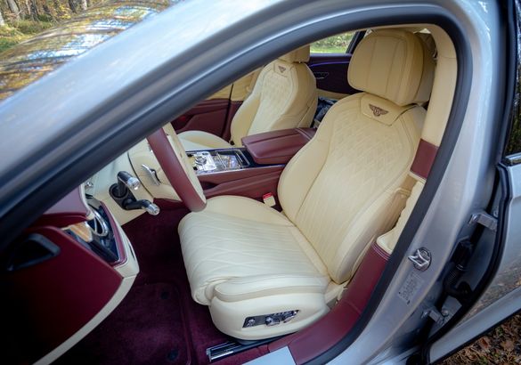 «Осенний тур» Bentley. Экспресс-тест новых Bentayga Speed и Flying Spur: быть и казаться