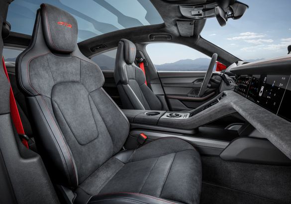 Porsche назвала рублевые цены электрокара Taycan GTS