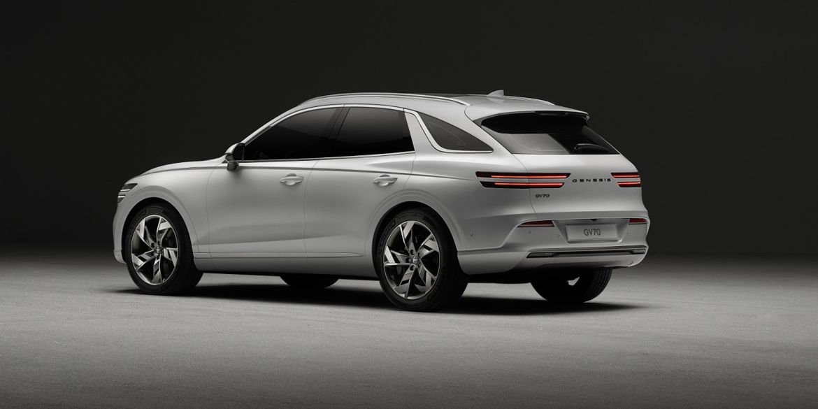Genesis представил кроссовер GV70 в электрической версии