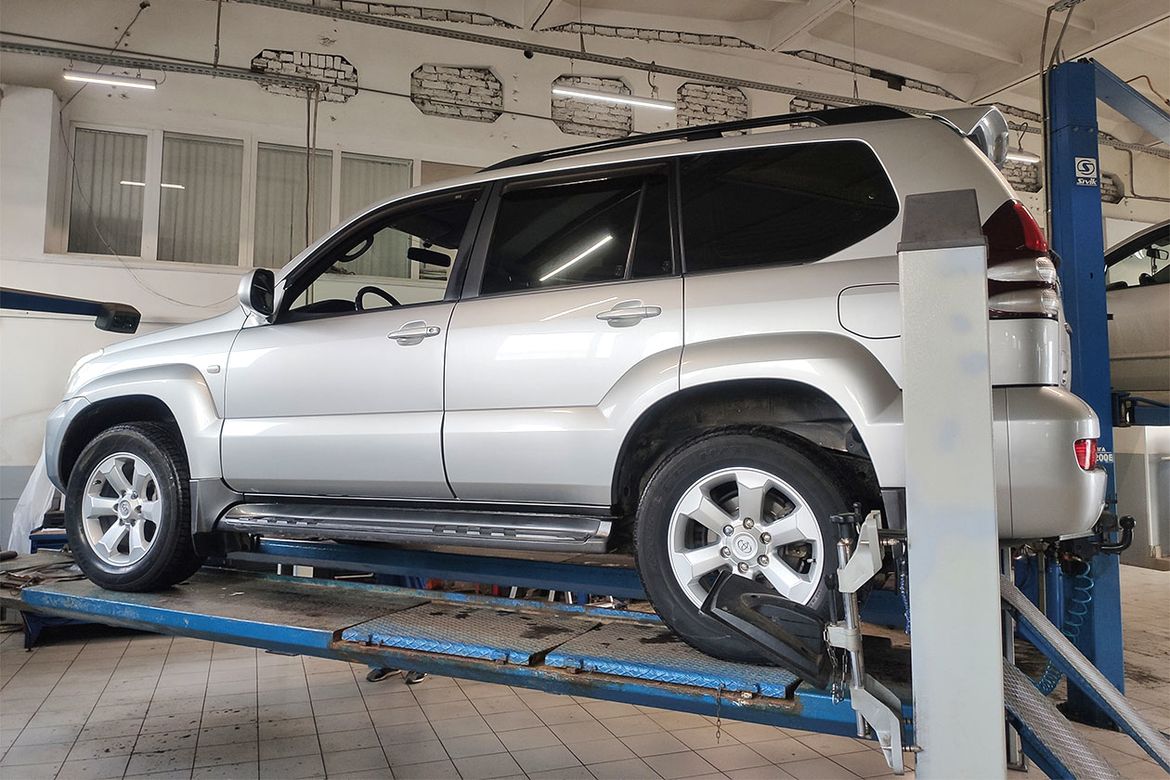 Меняем элементы пневмоподвески Toyota Land Cruiser Prado с использованием продукции Zekkert