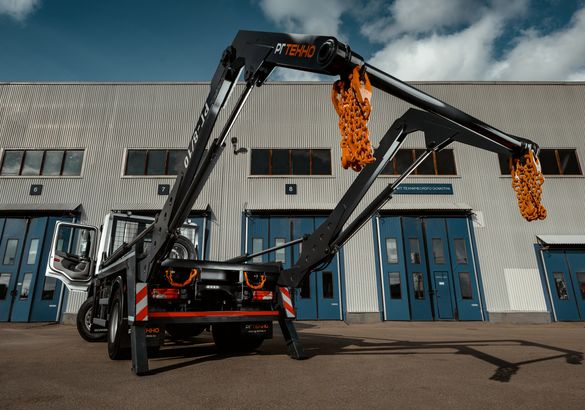 Первый импортный бункеровоз Scania передали клиенту из Сибири