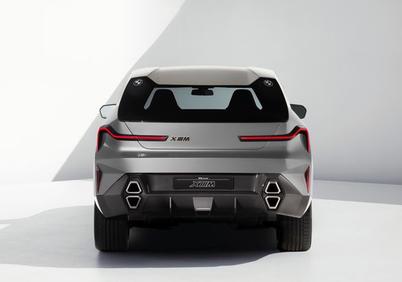 BMW показала Concept XM: такой будет самая мощная «эмка» в истории