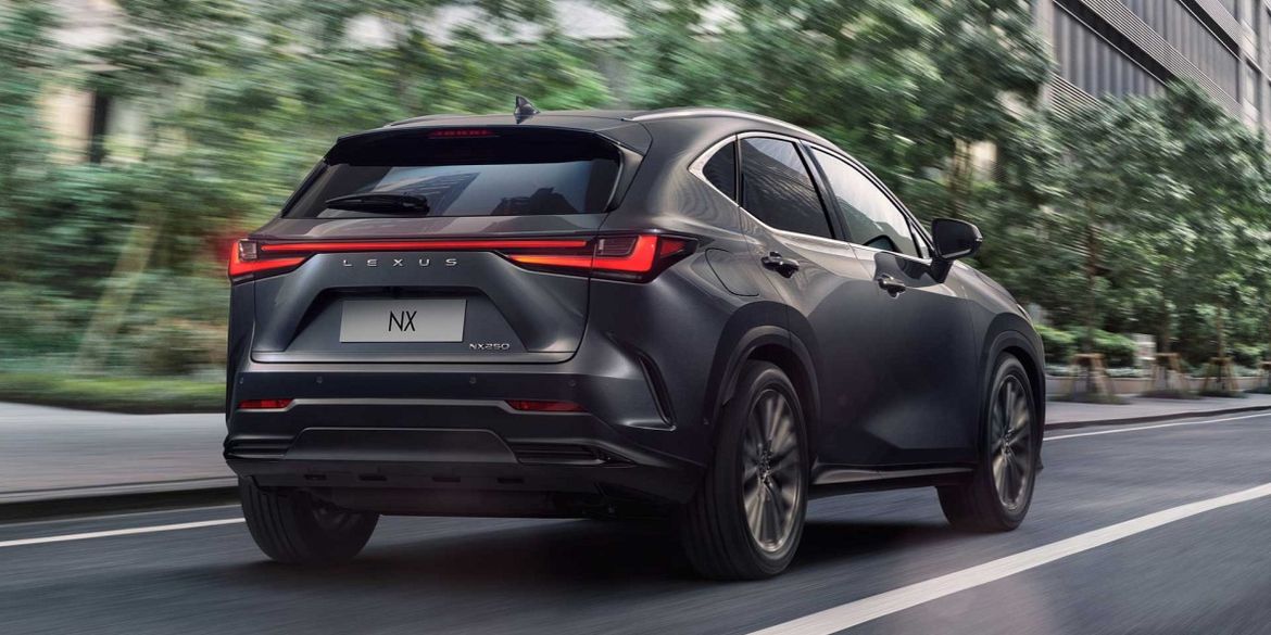 Lexus назвал российские цены на новый NX