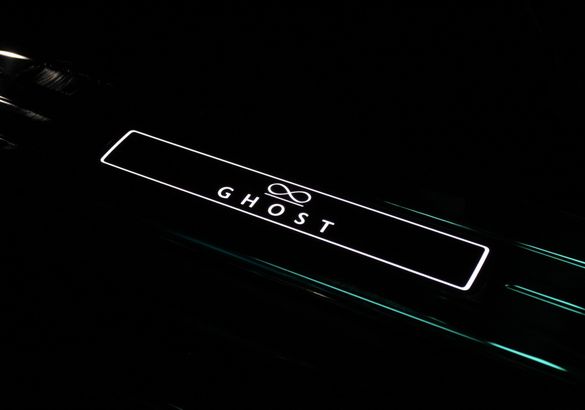 Rolls-Royce показал в Петербурге новый Ghost Black Badge