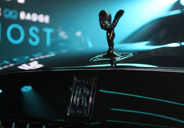 Rolls-Royce показал в Петербурге новый Ghost Black Badge