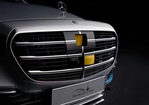 Руки прочь: Mercedes-Benz сертифицировал серийный автопилот третьего уровня