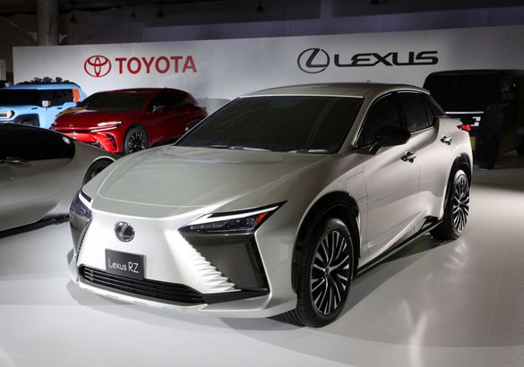 «30 до 30»: Toyota бросилась в погоню за лидерами электромобильной индустрии