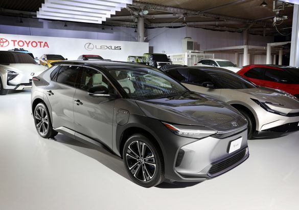 «30 до 30»: Toyota бросилась в погоню за лидерами электромобильной индустрии