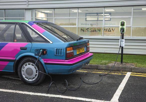 Nissan превратил хэтчбек 1986 года в электромобиль на узлах Leaf