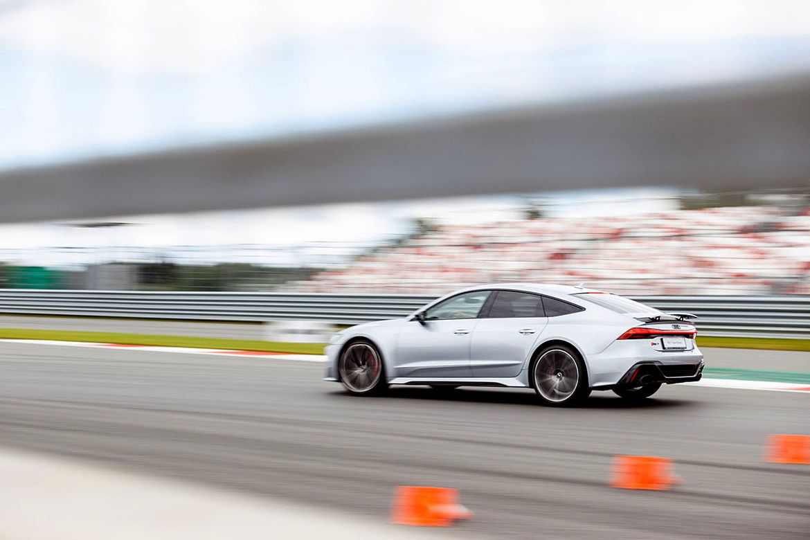 Тест-драйв Audi RS Q8, RS 6 Avant и RS 7 Sportback: 600 оттенков V8