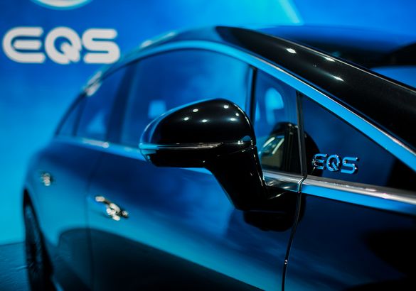 Mercedes-Benz EQS представили в России