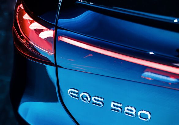 Mercedes-Benz EQS представили в России