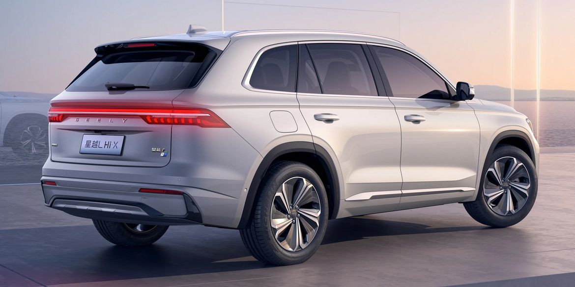 Флагманский кроссовер Geely получил гибридную версию