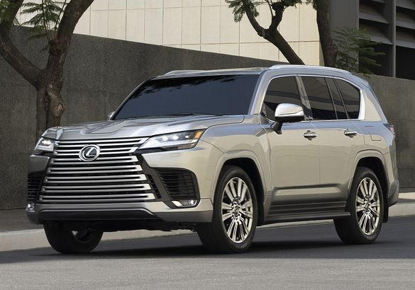 Toyota Land Cruiser 300 пока не может повторить успех «двухсотки»