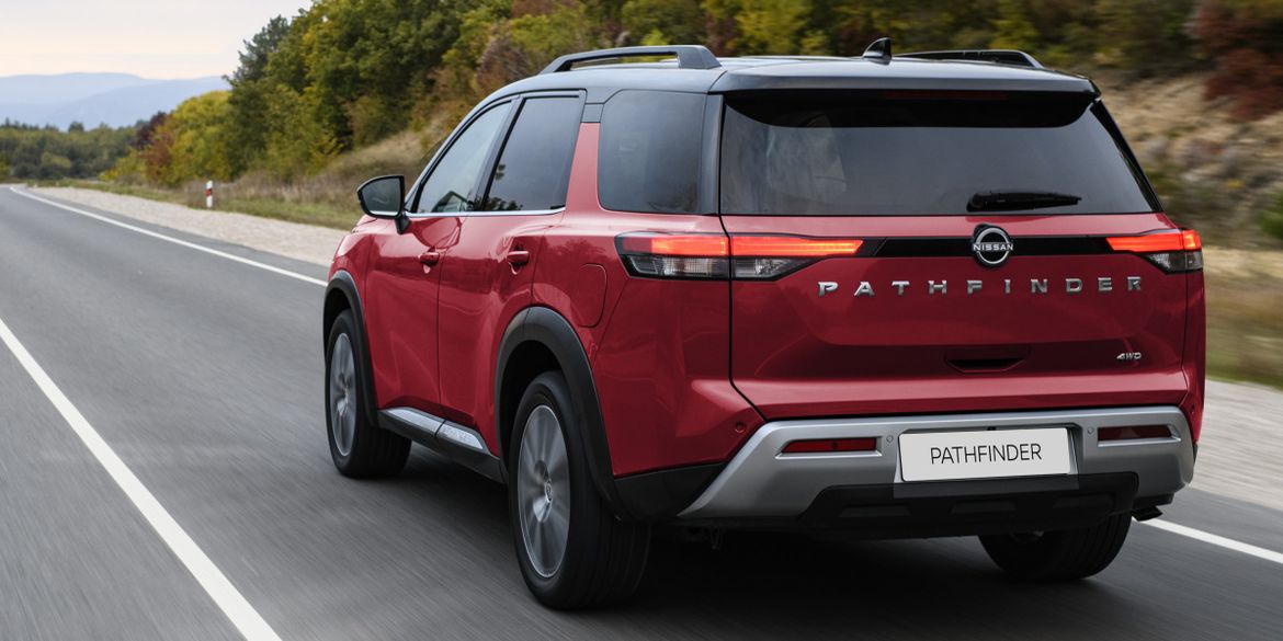 Стали известны цены и комплектации Nissan Pathfinder для России