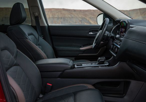 Стали известны цены и комплектации Nissan Pathfinder для России