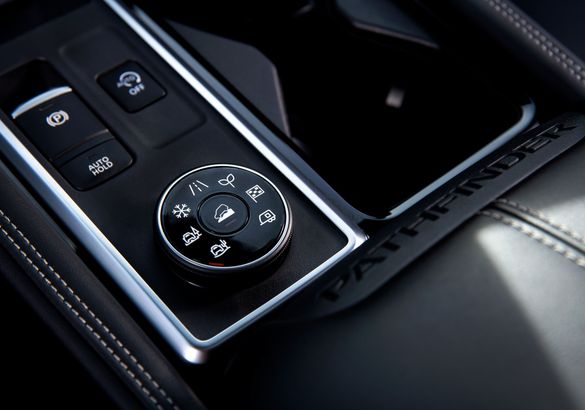 Стали известны цены и комплектации Nissan Pathfinder для России