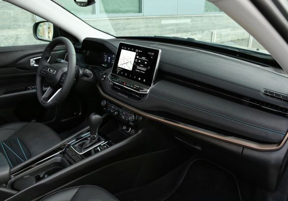 Jeep Renegade и Compass получили гибридные версии попроще
