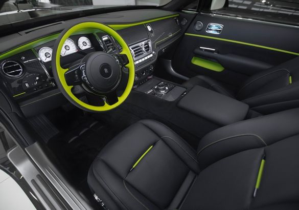 Уникальный черно-зеленый Rolls-Royce представили в Москве