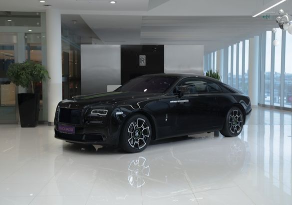 Уникальный черно-зеленый Rolls-Royce представили в Москве