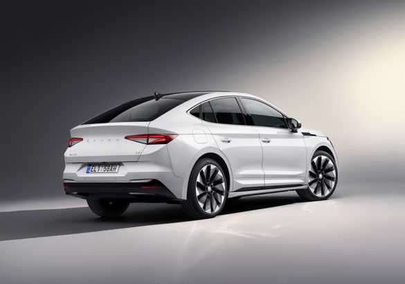 Skoda Enyaq iV представили в двух новых версиях: кросс-купе и RS