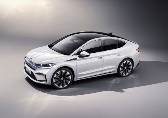 Skoda Enyaq iV представили в двух новых версиях: кросс-купе и RS