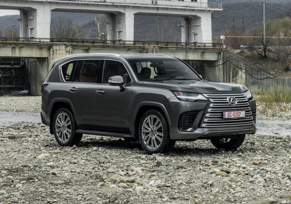 Lexus назвал российские цены нового LX
