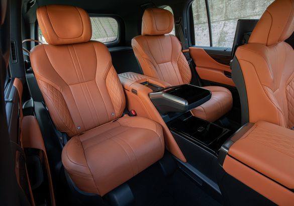 Lexus назвал российские цены нового LX