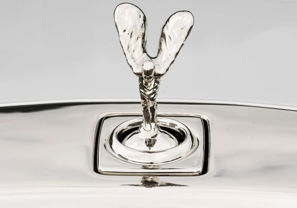 «Упадок духа»: электрические Rolls-Royce получат самую маленькую эмблему в истории марки
