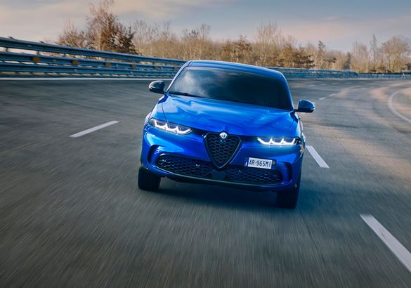 Паркетник Alfa Romeo Tonale стал первым гибридом марки