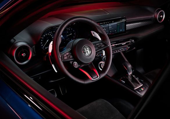 Паркетник Alfa Romeo Tonale стал первым гибридом марки