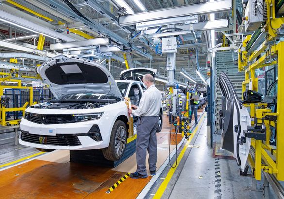 Новая Opel Astra встала на конвейер в Германии