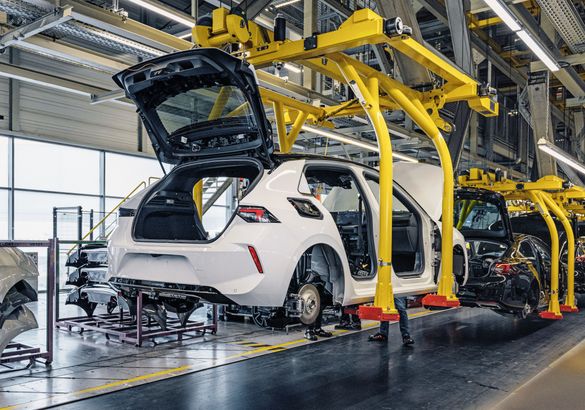 Новая Opel Astra встала на конвейер в Германии