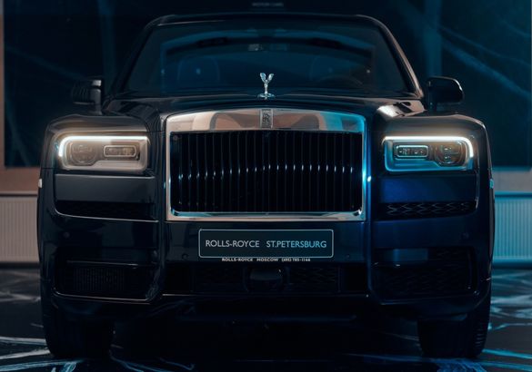 Rolls-Royce Cullinan Frozen Lakes представили в России