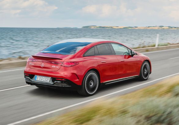 Mercedes-Benz EQE получил две AMG-версии