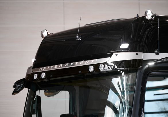 Mercedes-Benz представил тягач Actros L в эксклюзивной спецверсии