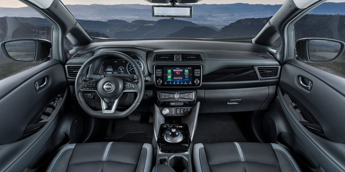 Электромобиль Nissan Leaf обновил внешность к новому модельному году