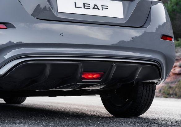 Электромобиль Nissan Leaf обновил внешность к новому модельному году