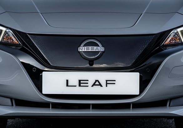 Электромобиль Nissan Leaf обновил внешность к новому модельному году