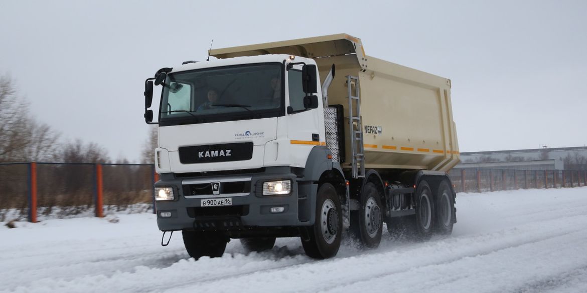 Первая партия самосвалов КАМАЗ нового поколения сошла с конвейера