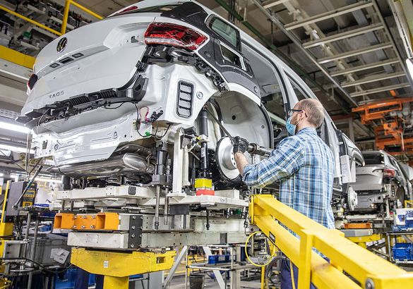 Volkswagen останавливает заводы в России и прекращает поставки машин