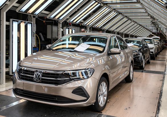 Volkswagen останавливает заводы в России и прекращает поставки машин