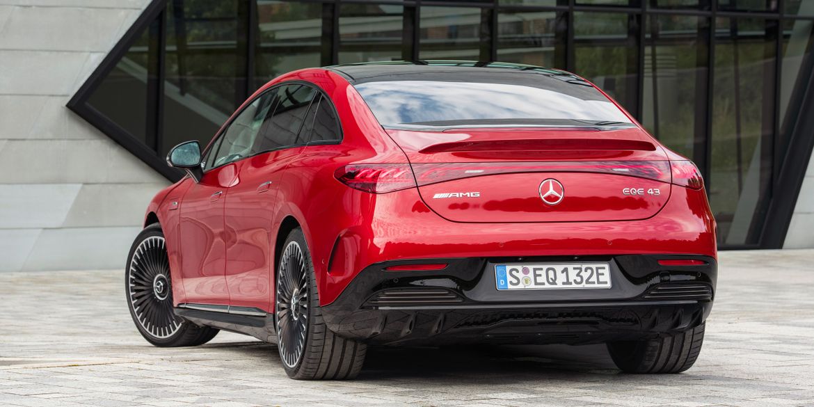 Электрический лифтбек Mercedes-Benz EQE оценили в евро