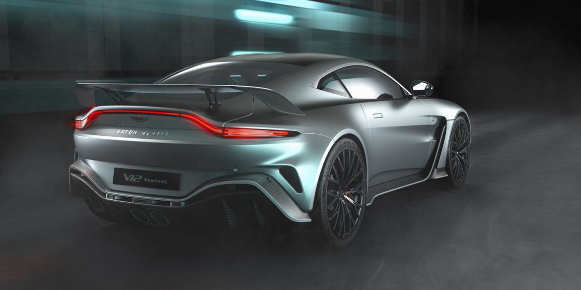Aston Martin представил купе V12 Vantage