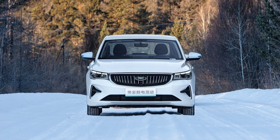 Гибридный седан Geely Emgrand стал ответом на подорожавший бензин