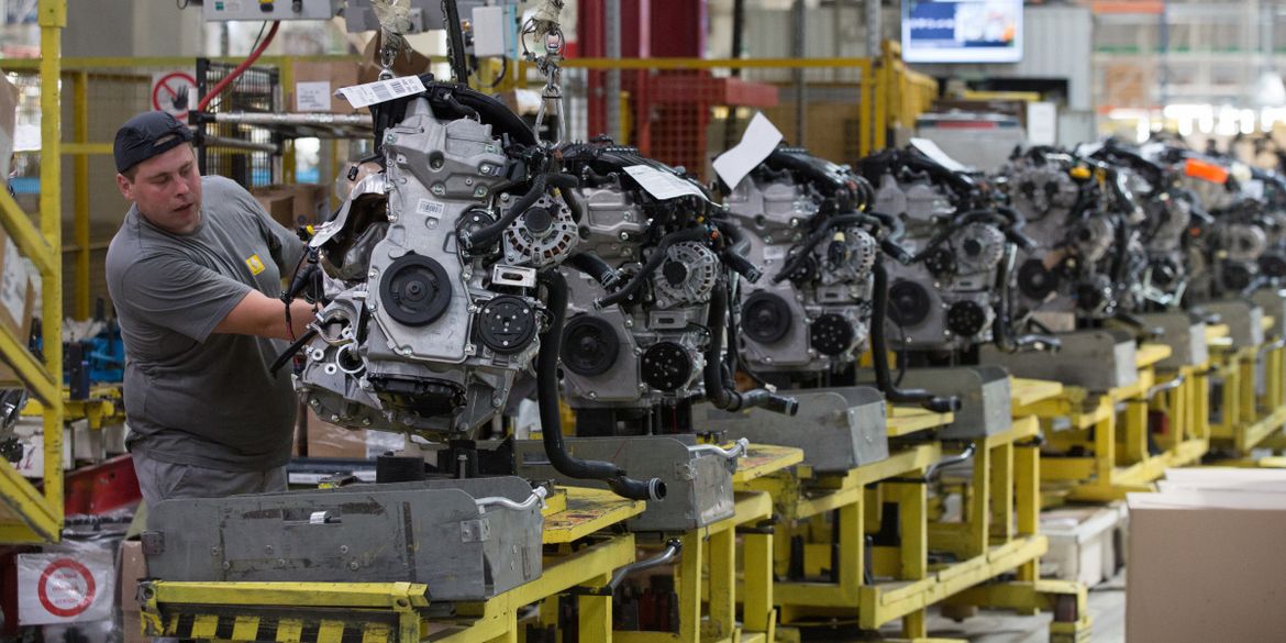 Renault остановил производство машин в России и думает над долей в «АВТОВАЗе»